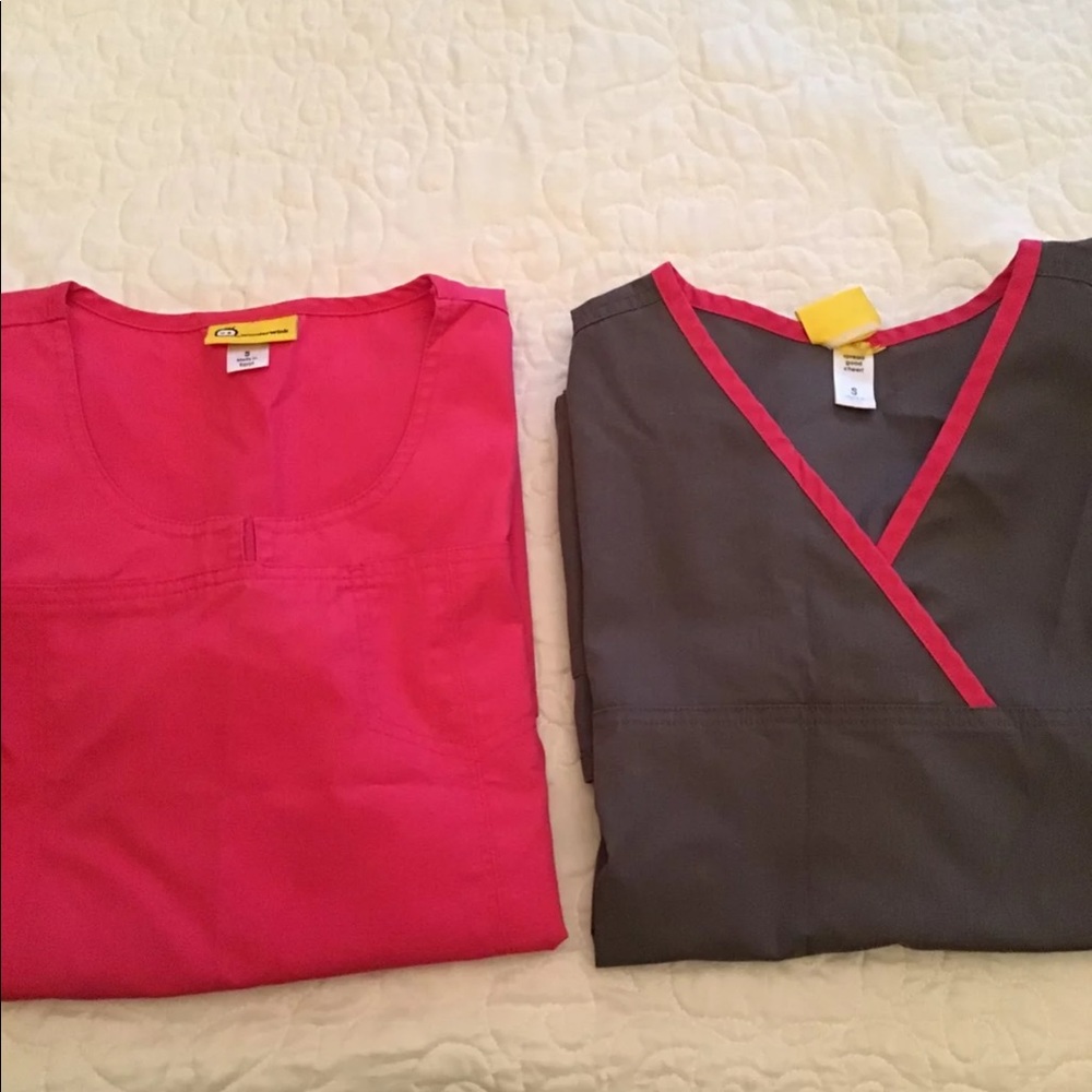 2 Small wonderwink Tops